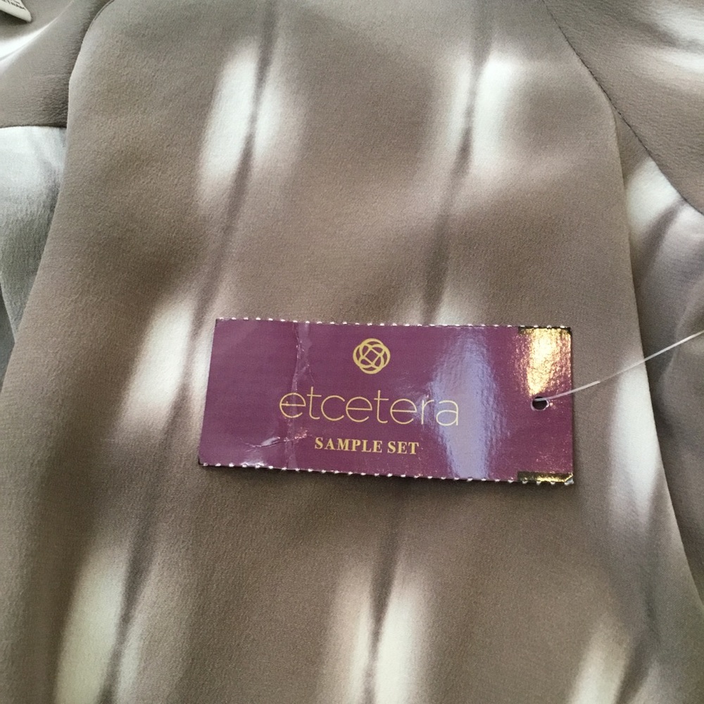 NWT $278 Etcetera blouse. - Picture 5 of 7